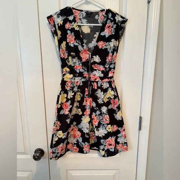 guess floral mini dress GUESS USA Alya Floral Tie Mini Dress | Black